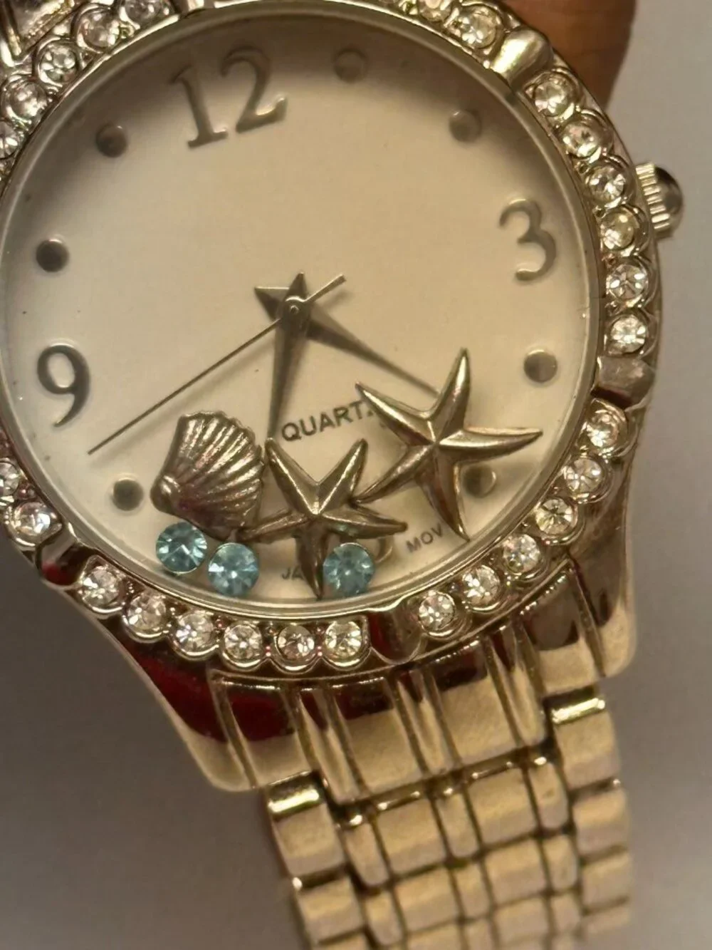 3/$30 Avon Watch Women Silver Tone Floating Seashell Charms New Battery 7.75